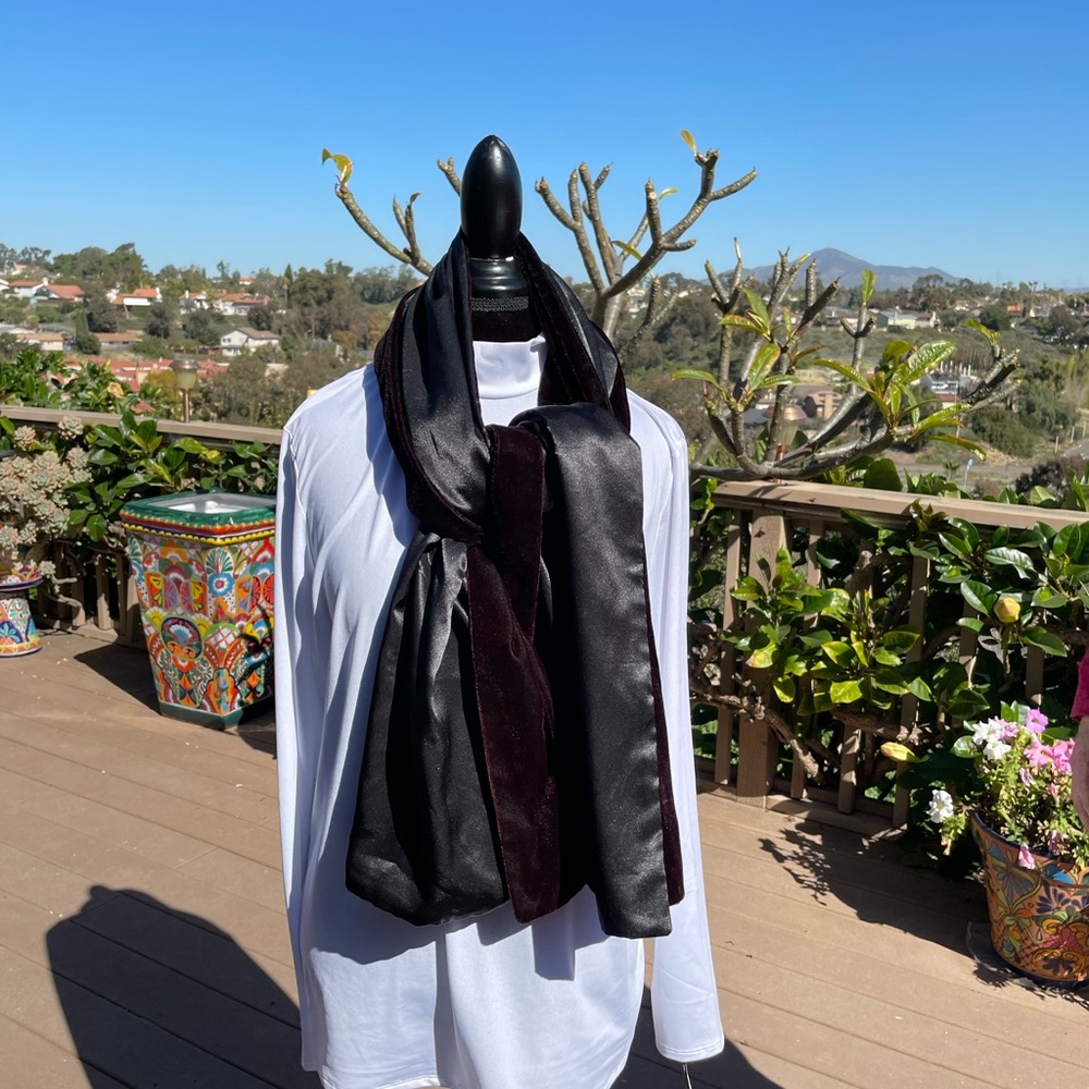 Reversible scarf. Velvet